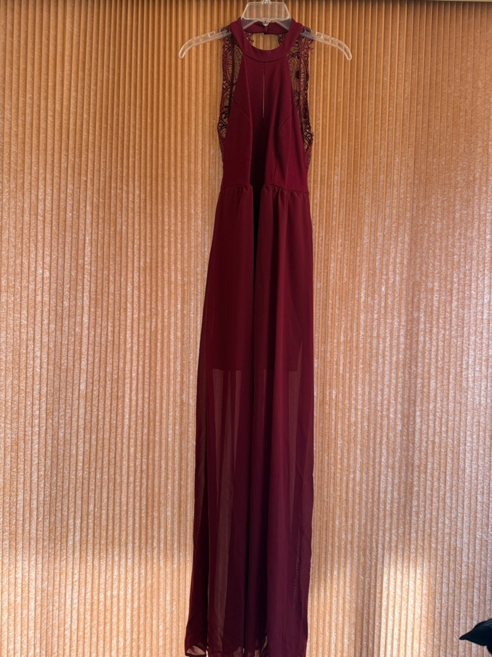Lulu’s Women’s Burgundy Maxi Dress with Lace Panels on Back